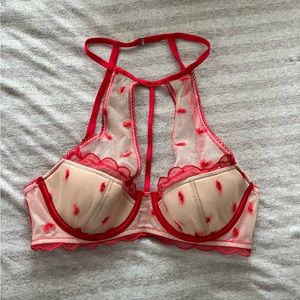 Victoria’s Secret lightly lined lingerie bra 32C